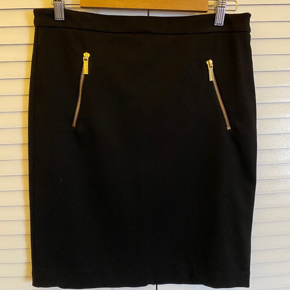 Skirt with zippers